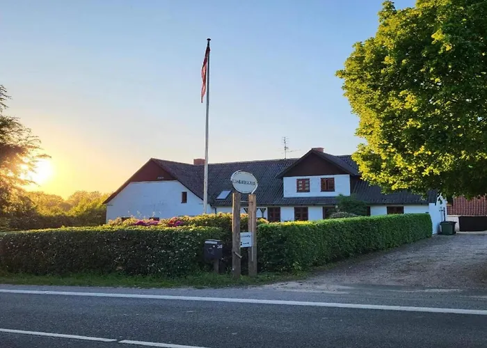 Bed & Breakfast Lysbjerggard 3*